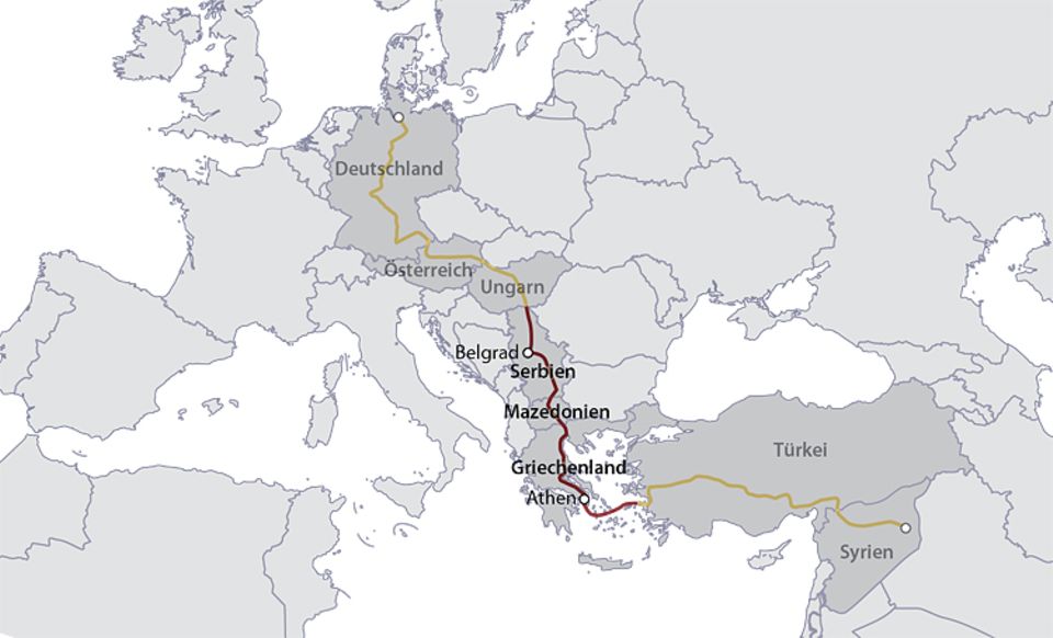 Flüchtlinge: Zweite Etappe: Die Alhays wagen sich über das Mittelmeer auf die Insel Kos. Eine Fähre bringt sie nach Athen. Zu Fuß, mit Bussen und Zügen erreichen sie schließlich die Grenze zu Ungarn Flüchtlinge: Zweite Etappe: Die Alhays wagen sich über das Mittelmeer auf die Insel Kos. Eine Fähre bringt sie nach Athen. Zu Fuß, mit Bussen und Zügen erreichen sie schließlich die Grenze zu Ungarn