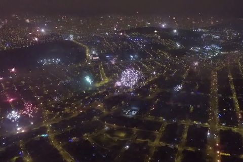 Peru: Drohne filmt Silvester-Feuerwerk in Lima