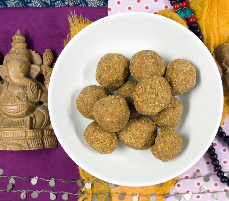 Rezept: Laddus sind kleine Bällchen aus Kichererbsenmehl