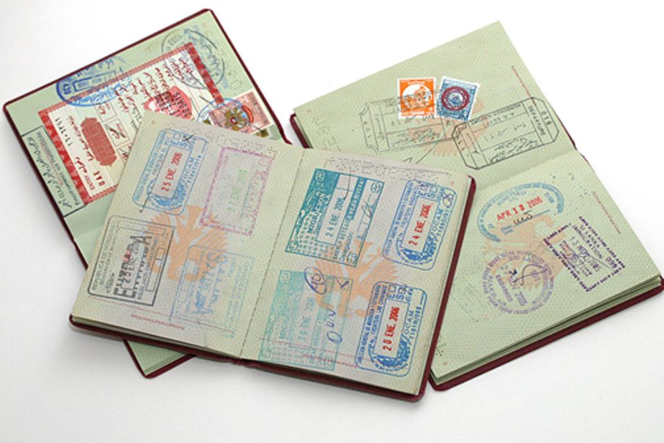 Pässe-Ranking: Bei Einreise gibt es einen Stempel: In 177 Länder können deutsche Reisende mit ihrem Pass einreisen, ohne sich vorab um ein Visum kümmern zu müssen