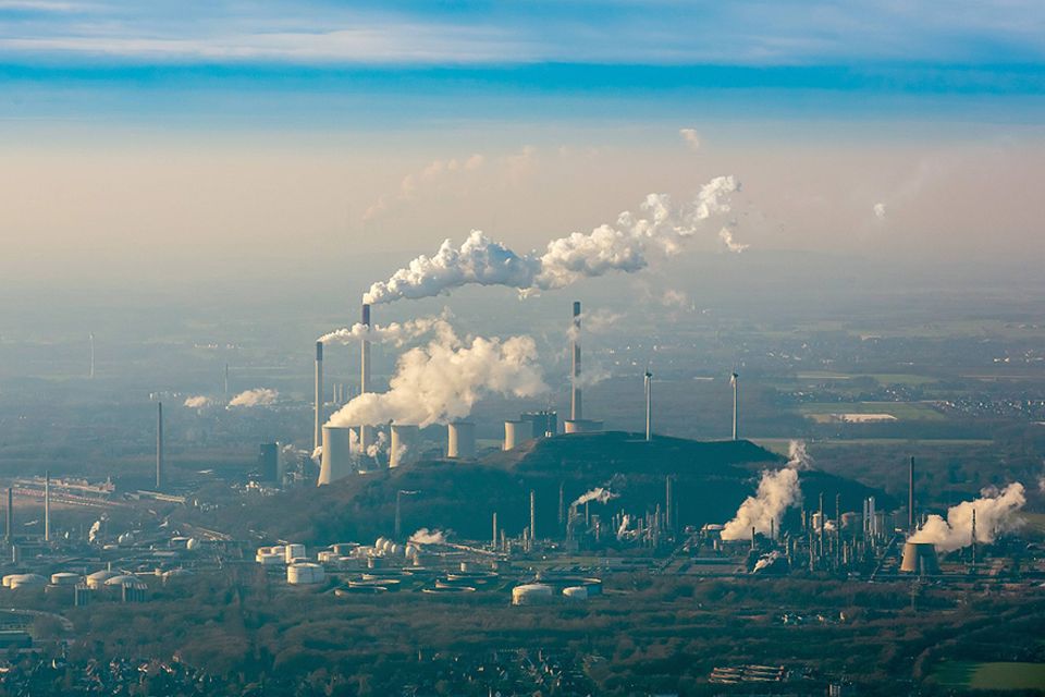 Klimafolgen: Kohlekraftwerke in Gelsenkirchen: Die Verflechtung der Finanzindustrie mit der fossilen Energiewirtschaft birgt Risiken