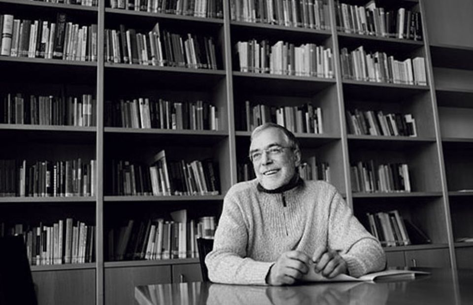Naturerfahrung: Der Neurobiologe Prof. Dr. Gerald hüther, Jg. 1951, beschäftigt sich unter anderem mit dem Einfluss früher Erfahrungen auf die Gehirnentwicklung. Seit 2015 ist er Vorstand der »Akademie für Potentialentfaltung«