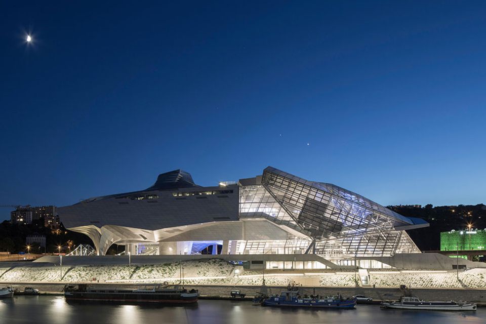 Frankreich: Das Musée des Confluences wurde 2014 eröffnet, nachdem der Bau des futuristischen Gebäudes fast zehn Jahre länger gedauert hat, als geplant Frankreich: Das Musée des Confluences wurde 2014 eröffnet, nachdem der Bau des futuristischen Gebäudes fast zehn Jahre länger gedauert hat, als geplant
