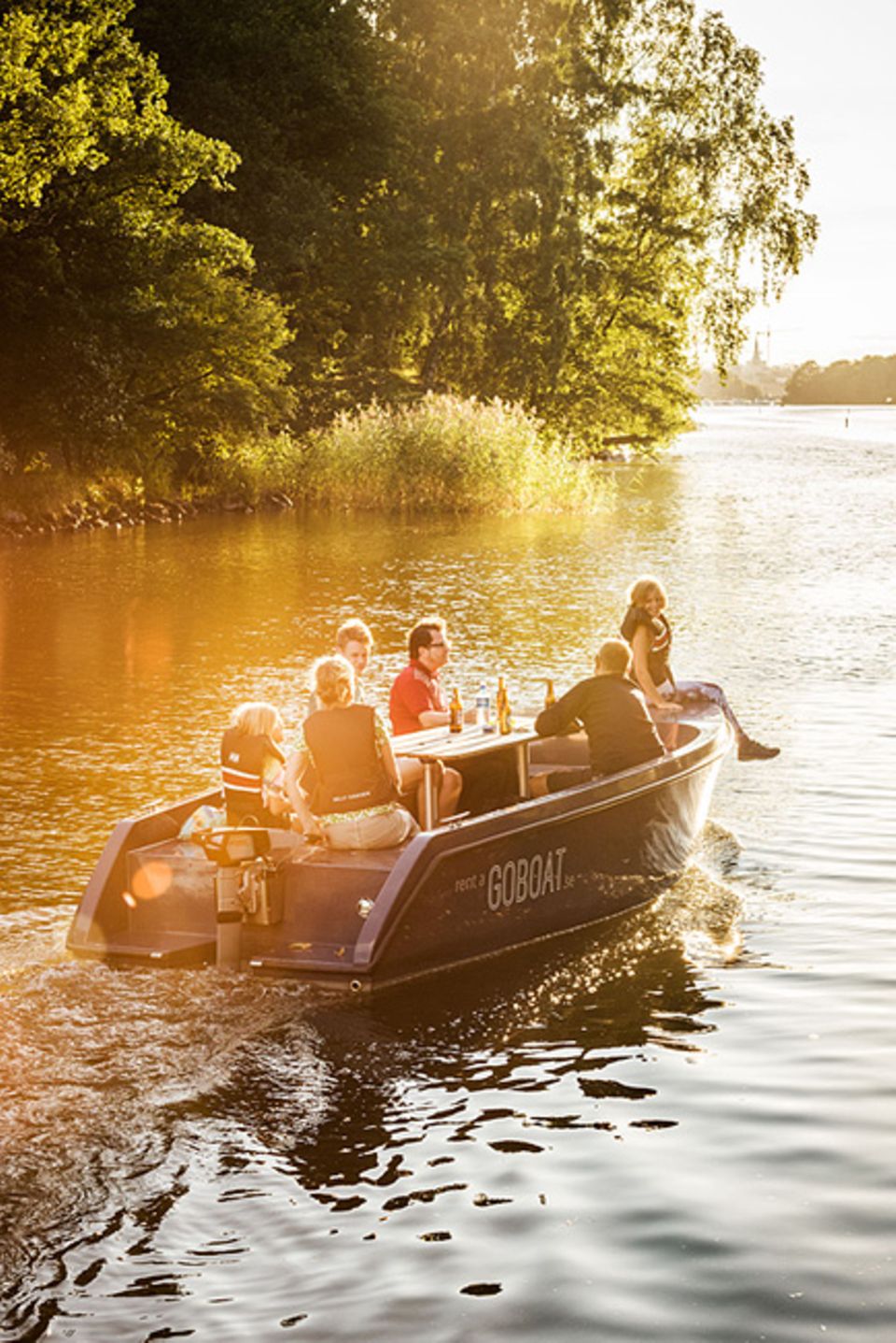 Schweden: Seelenfrieden gesucht und gefunden: Lautlos gleiten die Solarboote von Go-Boat durch die Kanäle Schweden: Seelenfrieden gesucht und gefunden: Lautlos gleiten die Solarboote von Go-Boat durch die Kanäle