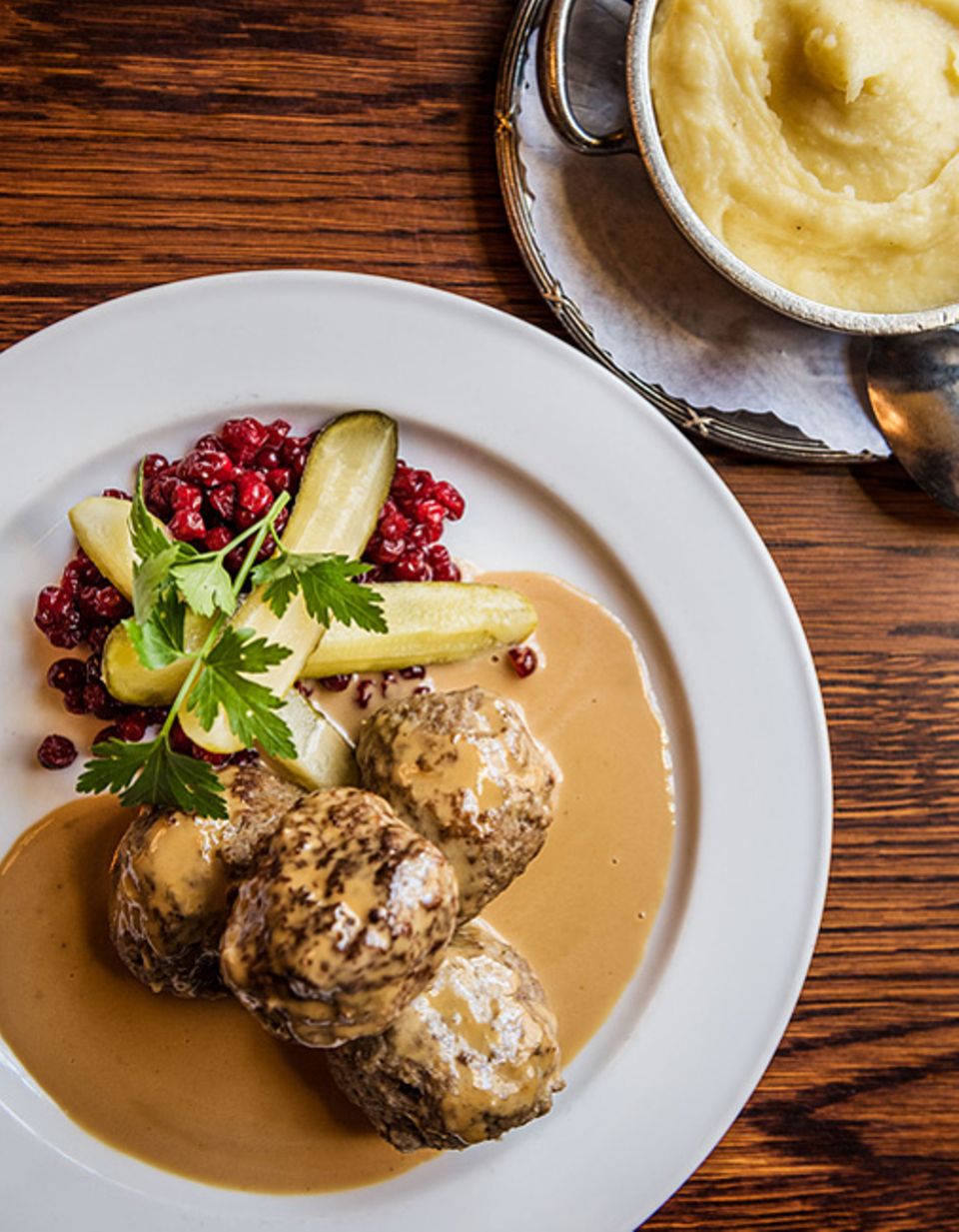 Reisetipps für Slow Traveller: Deftig und traditionell, die schwedischen Fleischklösschen Köttbullar im Restaurant "Pelikan"