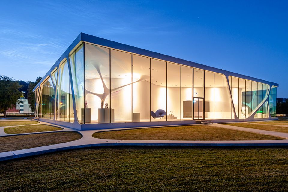 Deutschland neu entdecken: Das "Glass Cube" der Glasfirma Leonardo ist ein leuchtendes Beispiel für westfälischen Ideenmut Deutschland neu entdecken: Das "Glass Cube" der Glasfirma Leonardo ist ein leuchtendes Beispiel für westfälischen Ideenmut