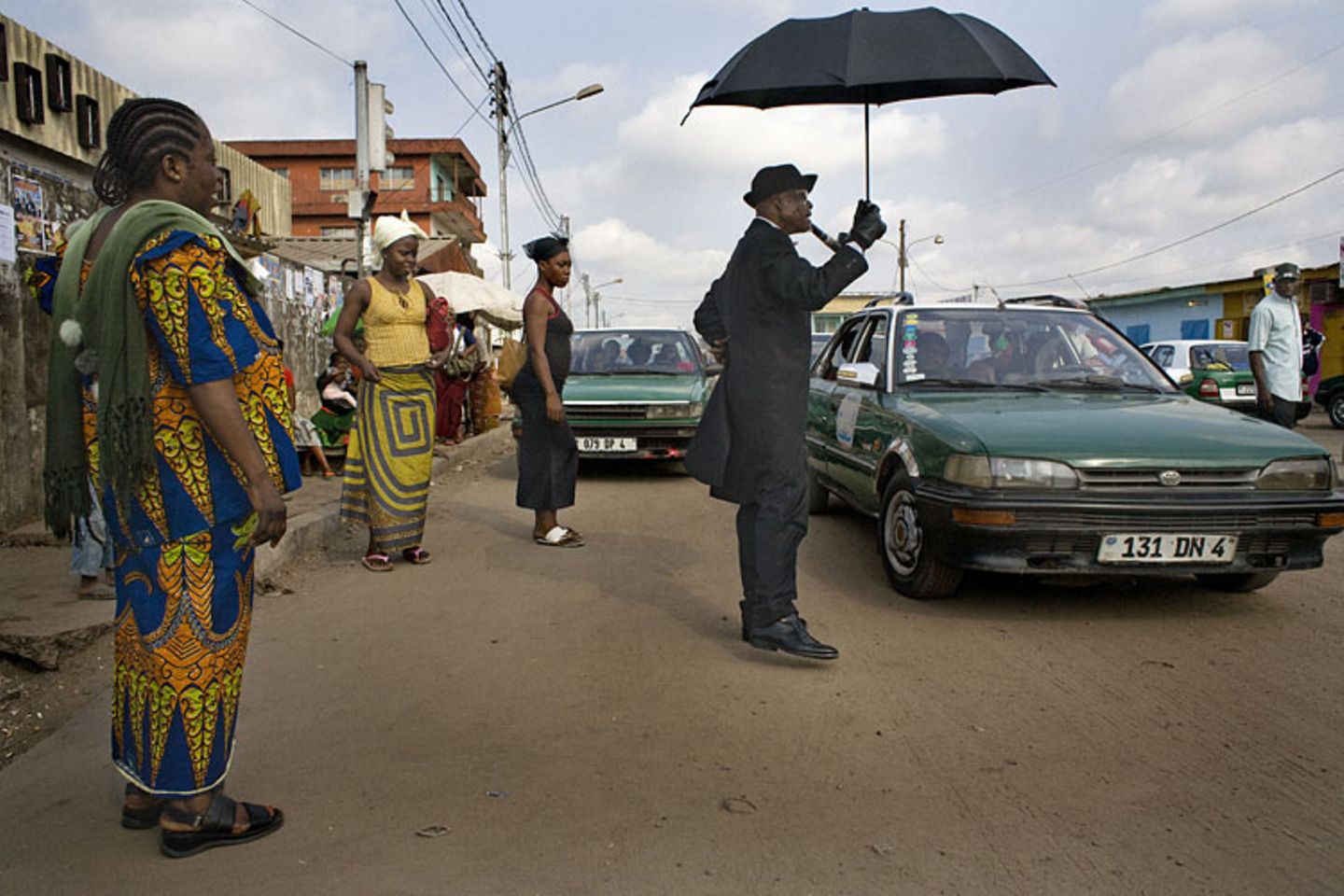 Fotogalerie: Die Sapeurs von Brazzaville - Bild 10 Fotogalerie: Die Sapeurs von Brazzaville - Bild 10