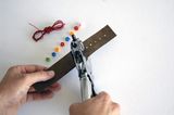 Basteltipp: Indianer-Armband aus Leder - Bild 4