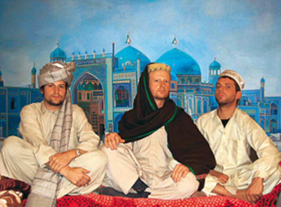 Claude Baechtold (li.), Serge Michel und Paolo Woods (re.) Claude Baechtold (li.), Serge Michel und Paolo Woods (re.)