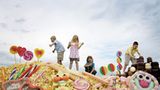 Fotoshow: Jan von Holleben schickt Kinder auf die Reise ins Überall - Bild 7