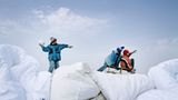 Fotoshow: Jan von Holleben schickt Kinder auf die Reise ins Überall - Bild 10