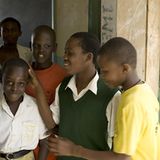 Fotoshow: Vom Straßenkind zum Klassenbesten - Bild 8