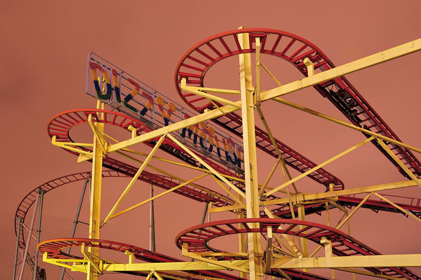 Kupferne Nächte: Wiener Prater um Mitternacht