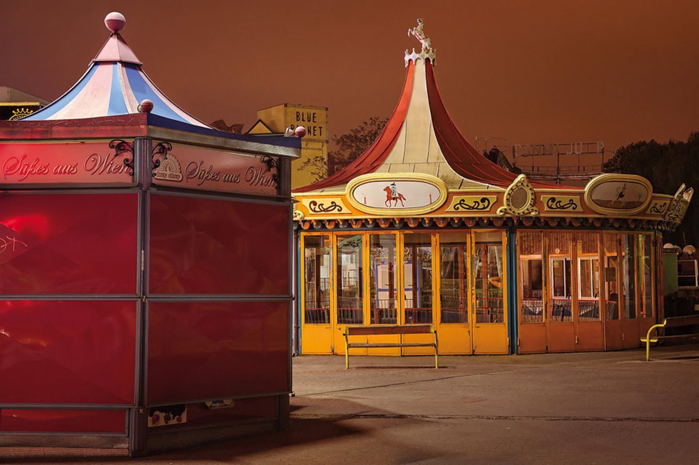 Kupferne Nächte: Wiener Prater um Mitternacht
