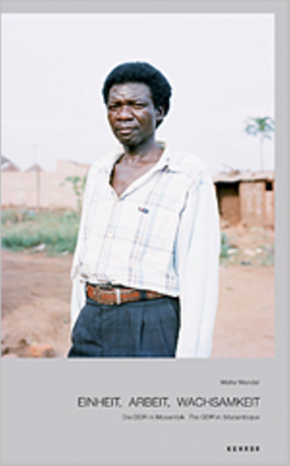 Fotogalerie: Malte Wandel "EINHEIT, ARBEIT, WACHSAMKEIT. Die DDR in Mosambik" 2012. 128 Seiten, 54 Farbabb. 38 Euro, erschienen im Kehrer Verlag Fotogalerie: Malte Wandel "EINHEIT, ARBEIT, WACHSAMKEIT. Die DDR in Mosambik" 2012. 128 Seiten, 54 Farbabb. 38 Euro, erschienen im Kehrer Verlag