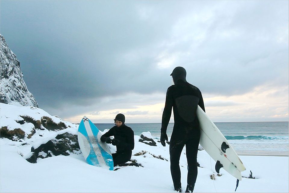 Fotogalerie: Surfen unter Polarlichtern