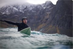 Fotogalerie: Surfen unter Polarlichtern - Bild 3