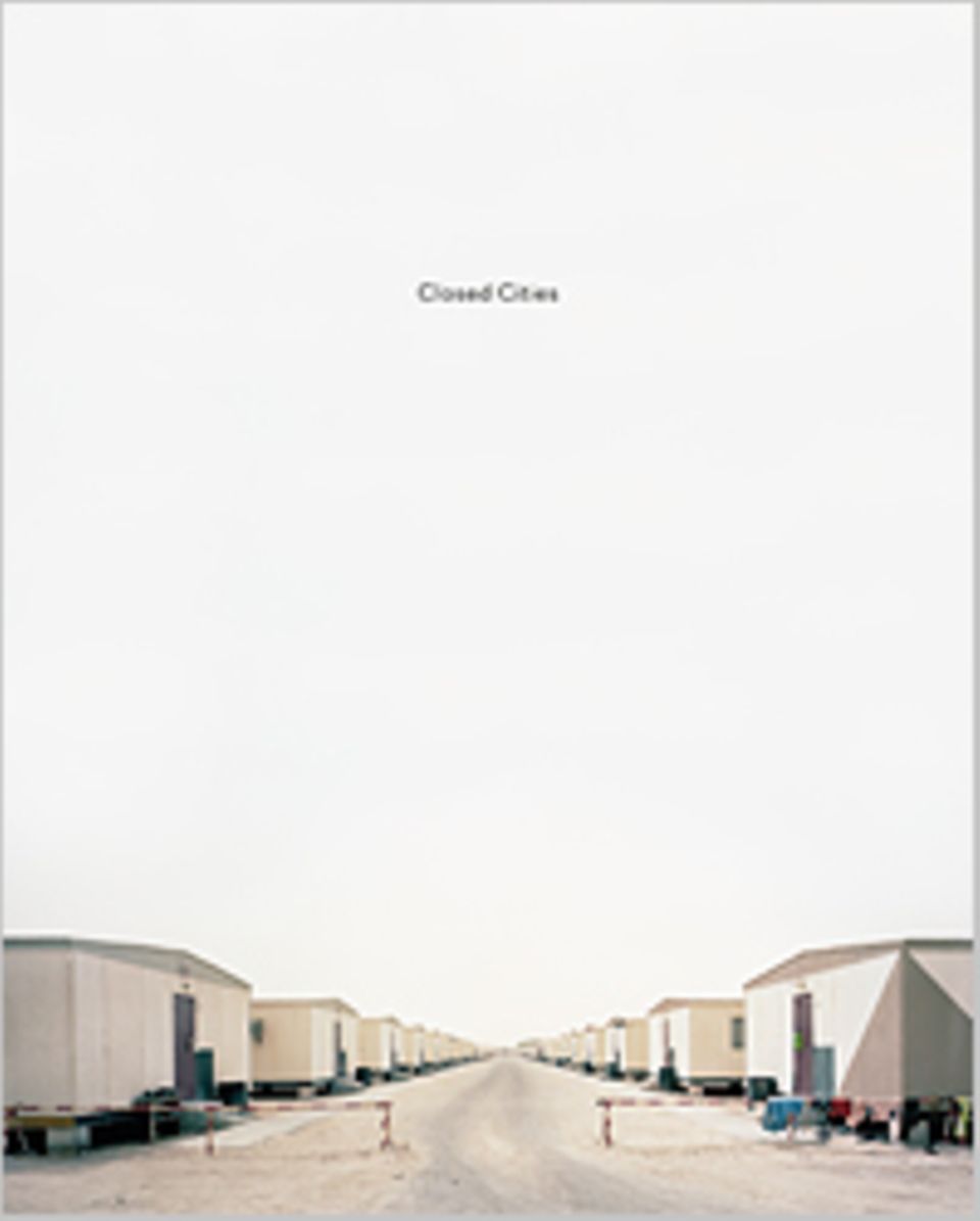 Fotogalerie: CLOSED CITIES, Gregor Sailer, mit Essays von Margit Zuckriegl, Walter Moser, Wencke Hertzsch, Kehrer Verlag 2012, 48 Euro, 300 Seiten, 151 Farbabbildungen Fotogalerie: CLOSED CITIES, Gregor Sailer, mit Essays von Margit Zuckriegl, Walter Moser, Wencke Hertzsch, Kehrer Verlag 2012, 48 Euro, 300 Seiten, 151 Farbabbildungen