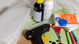 Upcycling: Pinguin aus Milchkartons und Flaschen
