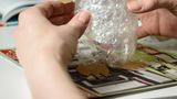 Upcycling: Pinguin aus Milchkartons und Flaschen