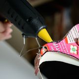 Upcycling: Pinguin aus Milchkartons und Flaschen