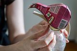 Upcycling: Pinguin aus Milchkartons und Flaschen