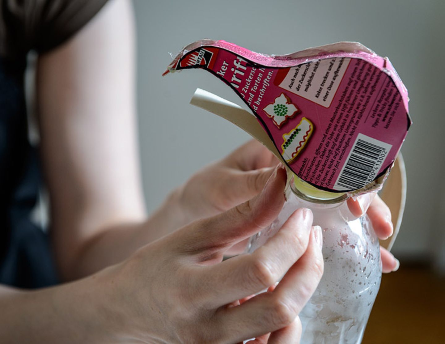 Upcycling: Pinguin aus Milchkartons und Flaschen Upcycling: Pinguin aus Milchkartons und Flaschen