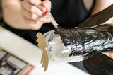 Upcycling: Pinguin aus Milchkartons und Flaschen