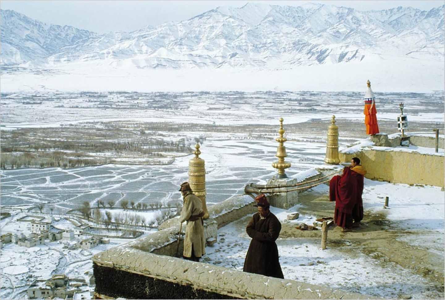 Auf dem Dach des Klosters Thiksey (1982)