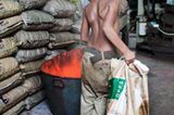 UNICEF: Warum Rajib täglich schuftet - Bild 2