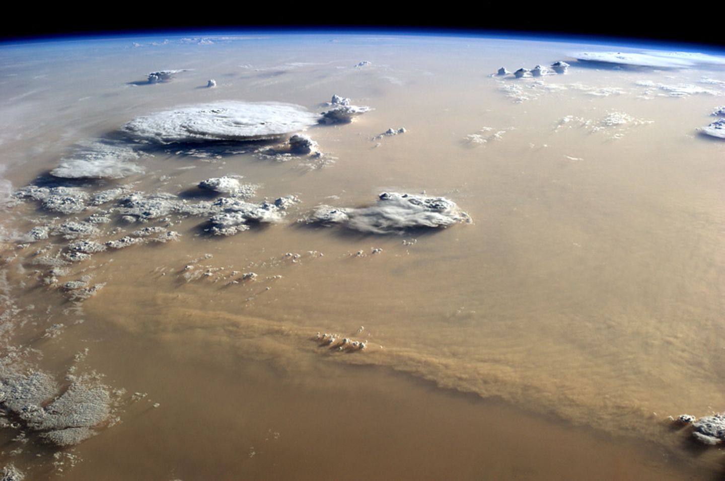 Sandsturm über der Sahara
