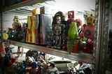 Requisiten: Fotostrecke: Das Requisitenlager "Axis Mundi" - Bild 2