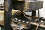 Musikinstrumente: Musik: Wie Hörner gebaut werden - Bild 2