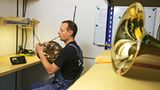 Musikinstrumente: Musik: Wie Hörner gebaut werden - Bild 6