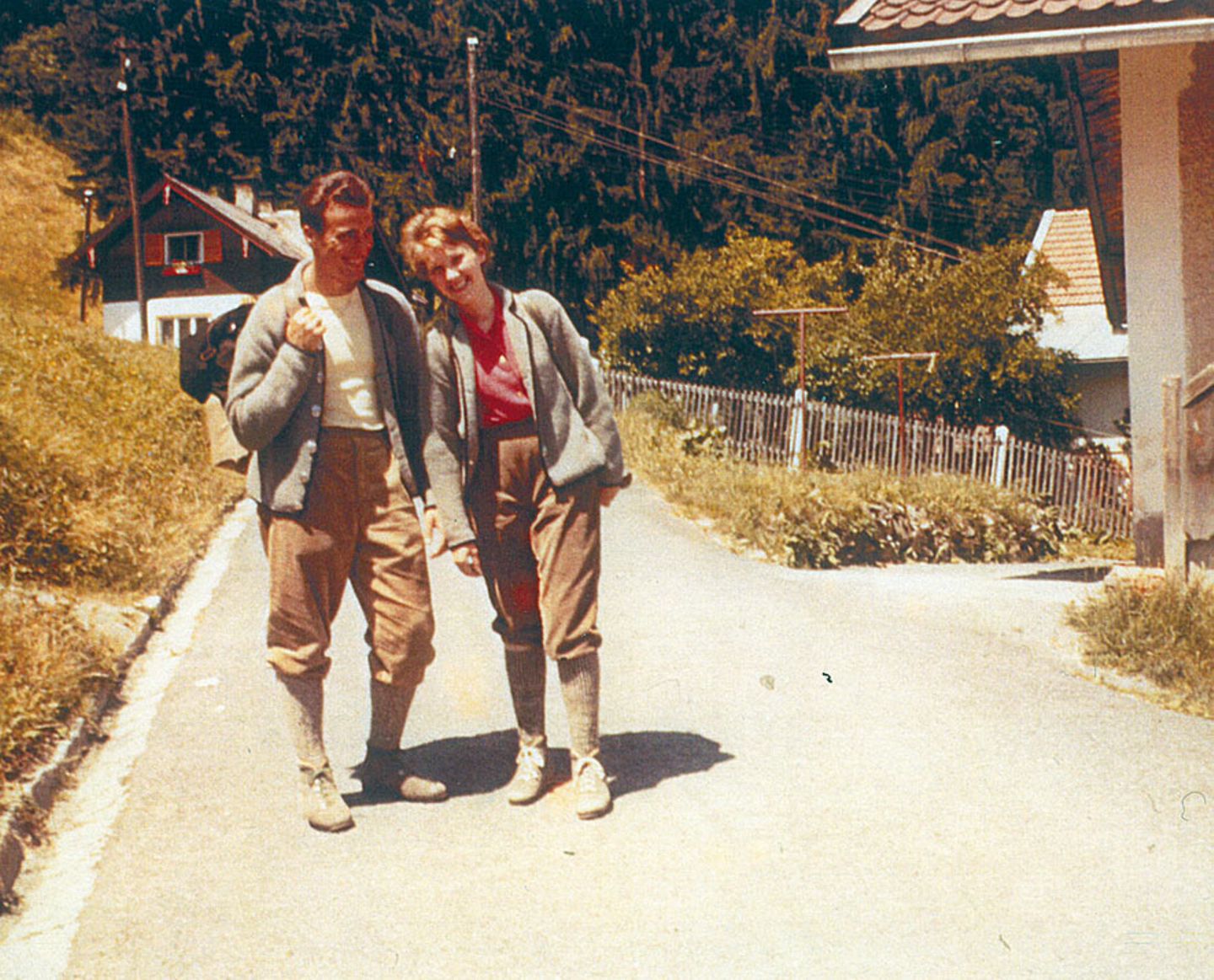 Partnerlook auf dem Wanderweg Partnerlook auf dem Wanderweg
