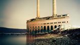 Industrieanlage am Wasser