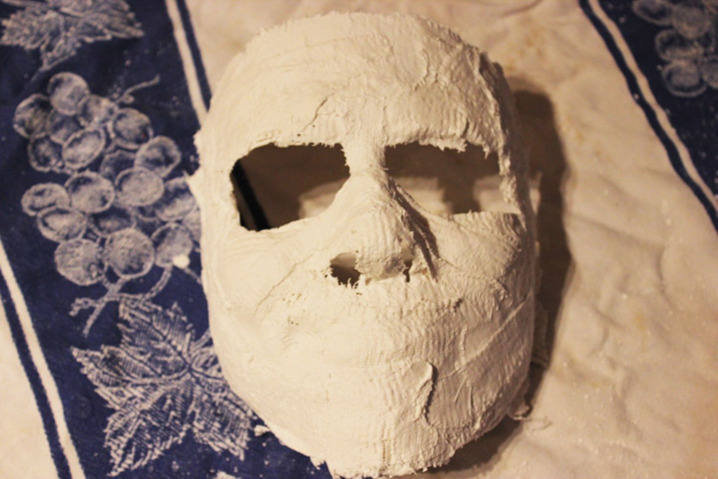 Fasching: Basteltipp: Venezianische Gipsmaske - Bild 6