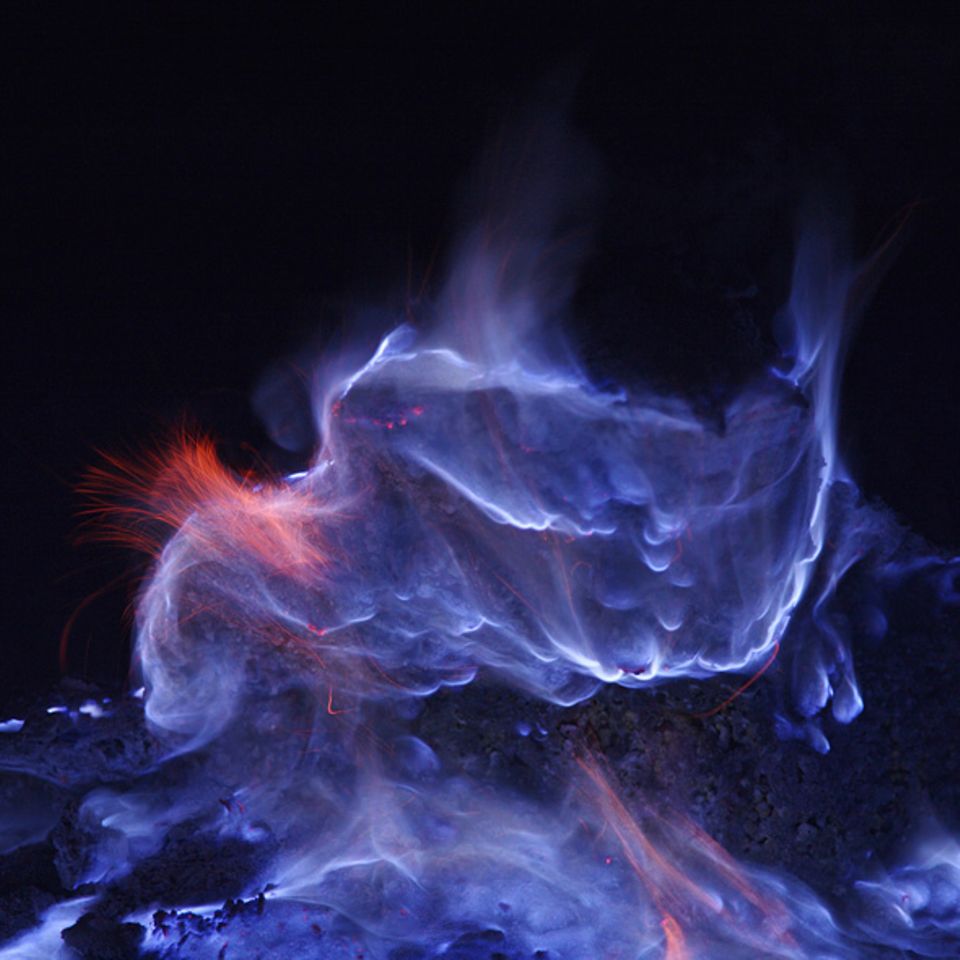 Blaue Lava am Ijen