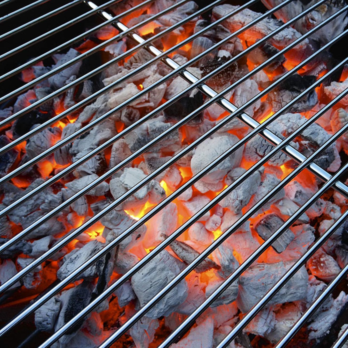 Woraum sollte man beim Grillen achten, damit Steaks besonders saftig werden? Woraum sollte man beim Grillen achten, damit Steaks besonders saftig werden?