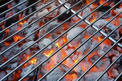 Woraum sollte man beim Grillen achten, damit Steaks besonders saftig werden?