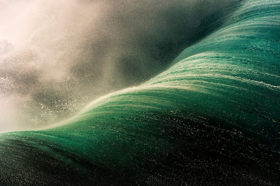 Surf-Bilder: Ein farbenblinder Fotograf fängt die perfekten Wellen ein