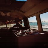 Auto mit Aussicht. Vor der Windschutzscheibe liegt Neuseeland