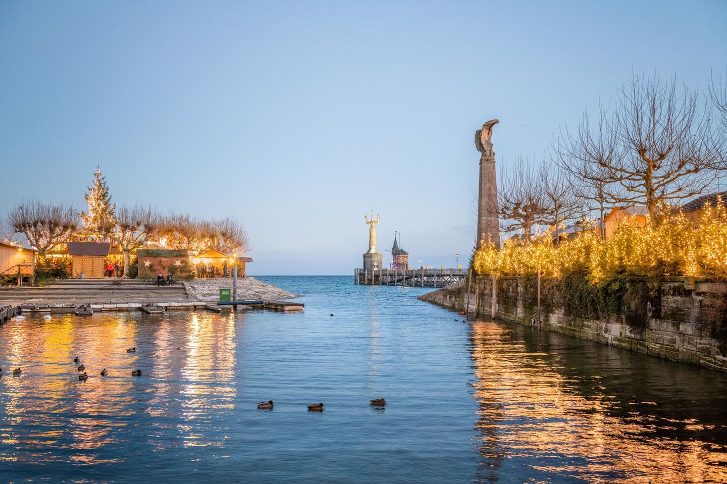 Weihnachtsmarkt am See in Konstanz