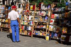 In Kuba stehen in den Regalen der Buchhandlungen jene Bücher, die keiner haben will