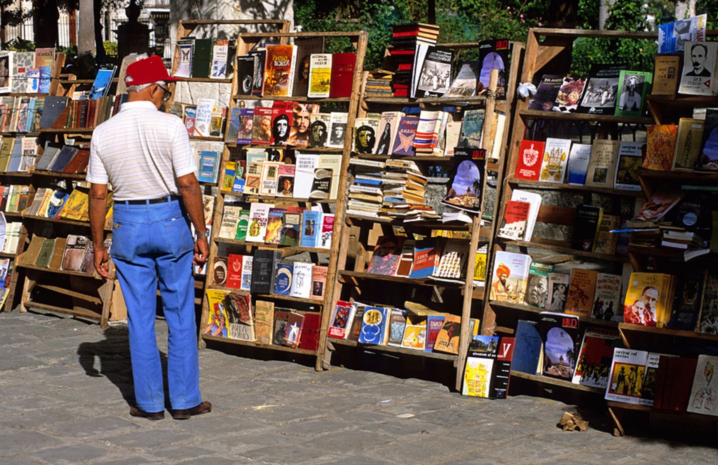 In Kuba stehen in den Regalen der Buchhandlungen jene Bücher, die keiner haben will