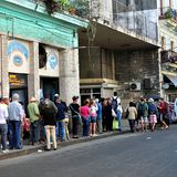 Schlangesteher ist auf Kuba ein offizieller Beruf