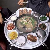 Speisen Sie mit einem Einheimischen