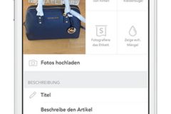 Drei Kleidungsstücke auf einer Internet-Tauschbörse einstellen