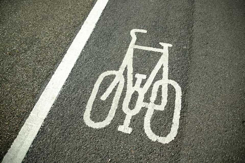Ideal: breite, markierte Fahrradspuren auf der Fahrbahn