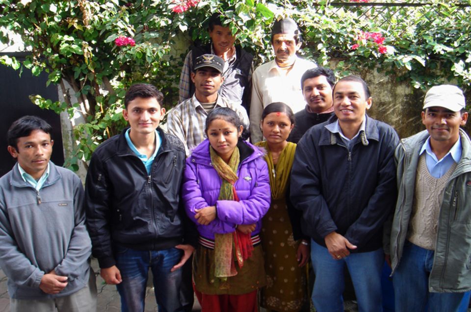 Nepal: Einige Mitarbeiter des NCDC Projektteams im Jahr 2012 mit Dr. Siddhartha Bajracharya (2. v. re.)